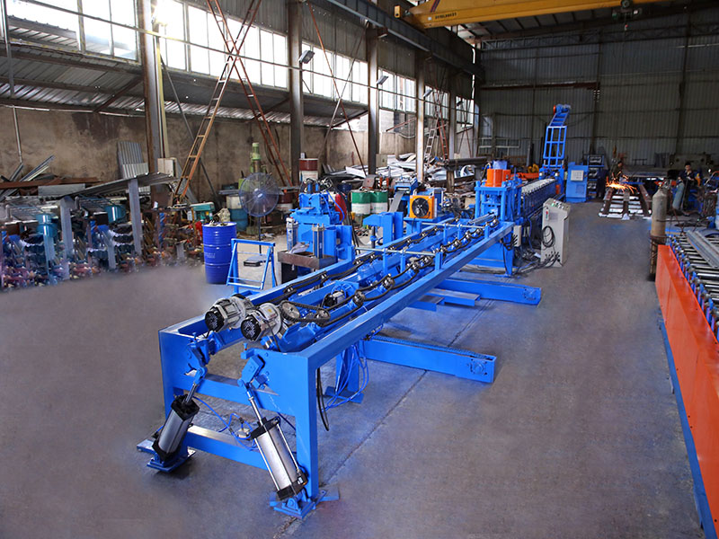 highway guardrail roll forming machine